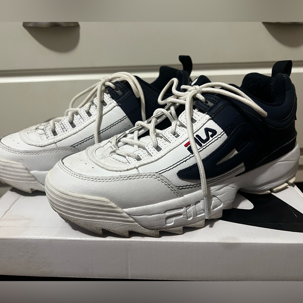 USED Fila Distuptor!